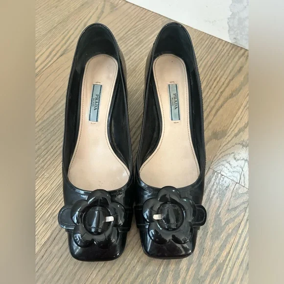 Prada black patent leather flower mod block heels size 36 women’s 6 - Picture 1 of 11